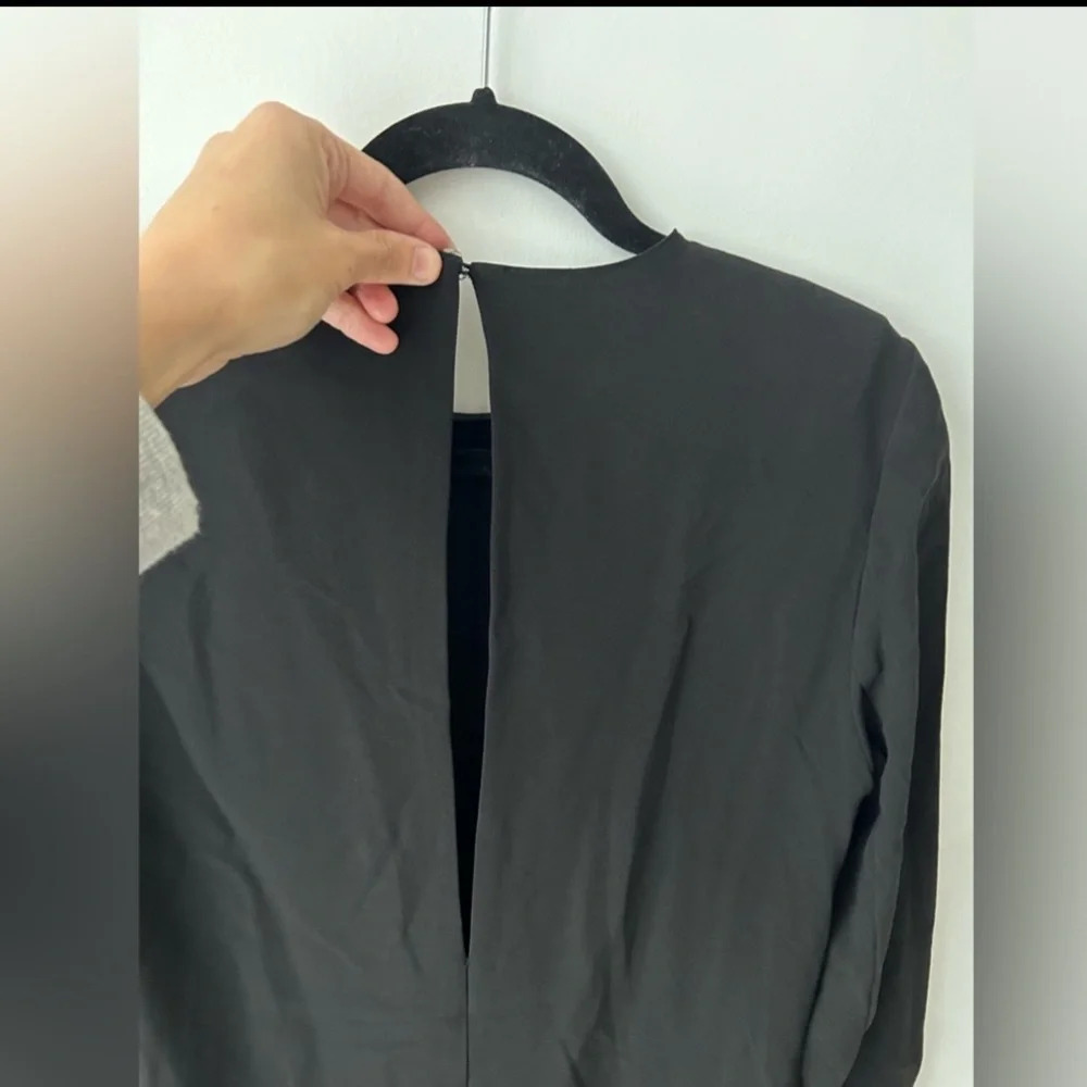 Aritzia Babaton Black Midi Dress Minimalist Open Back Slit Long Sleeve Size 6 - Picture 13 of 14